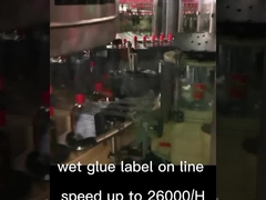 ملصق الغراء الرطب على خط الإنتاج، ملصق النبيذ قيد الإنتاج